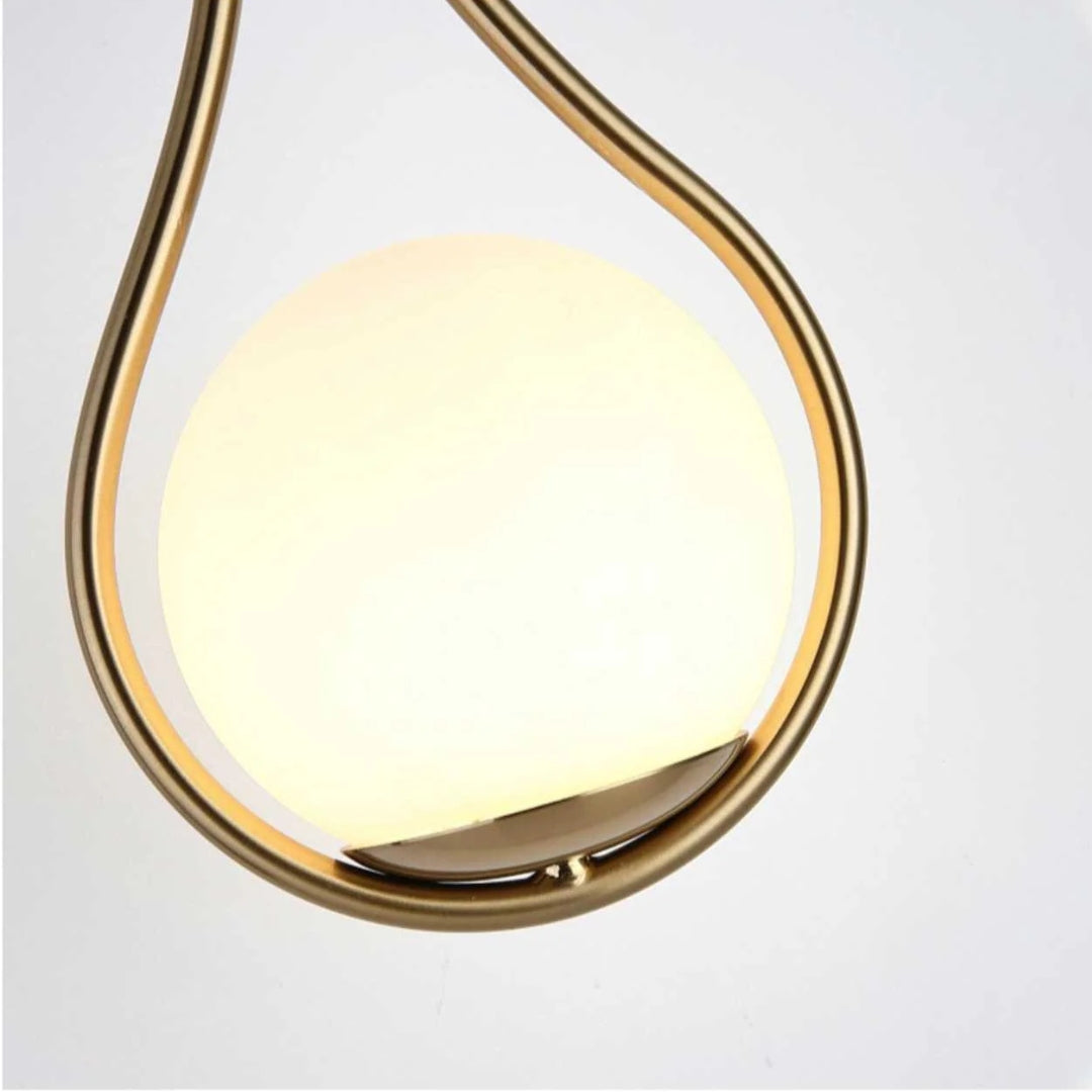 Gemma | Elegante Druppelvormige Wandlamp – Sculpturaal Design met Glazen Orb