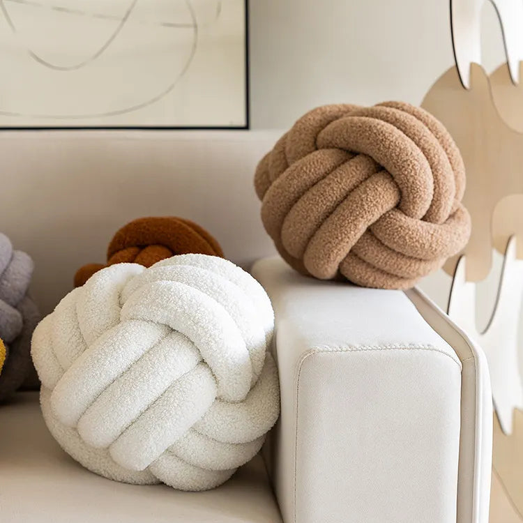 Geknoopt Designkussen – Zachte Teddy Stof | CloudKnot
