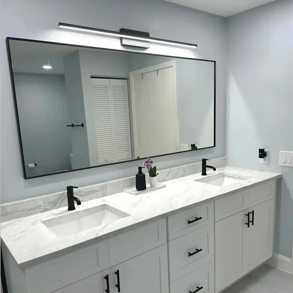 Lineaform | Minimalistische Badkamer LED Spiegellamp