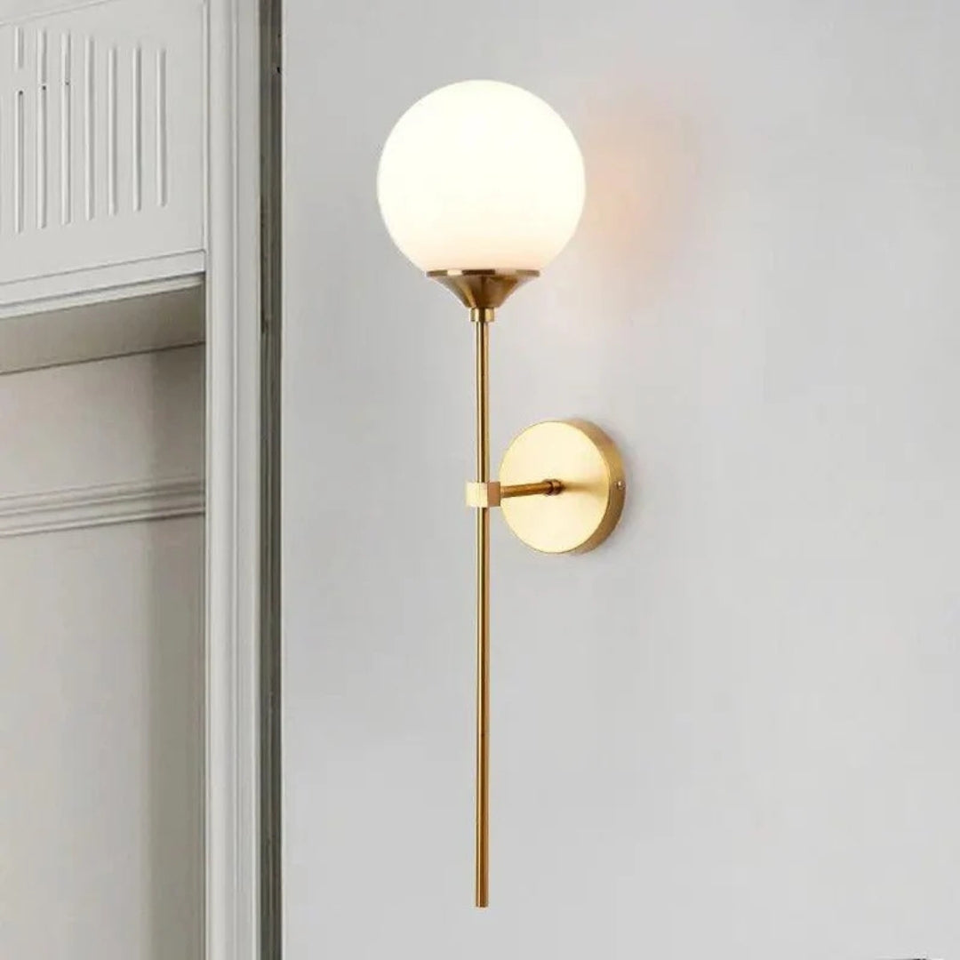 Lior | Elegante Verticale Wandlamp met Glazen Bol
