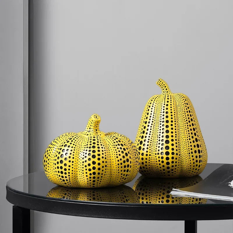 Mico | Artistieke Ornament Collectie – Handbeschilderde Sculpturen met Iconisch Stippendesign