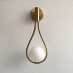 Gemma | Elegante Druppelvormige Wandlamp – Sculpturaal Design met Glazen Orb