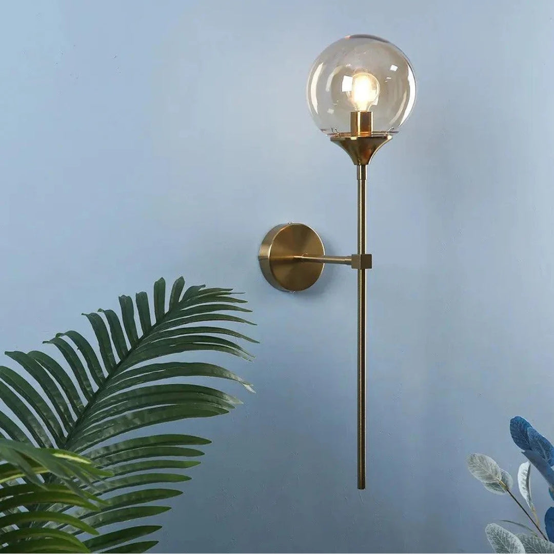 Lior | Elegante Verticale Wandlamp met Glazen Bol