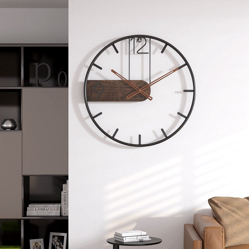 Toki | Minimalistische Wandklok – Industrieel Zwart Metaal met Walnoothouten Accent