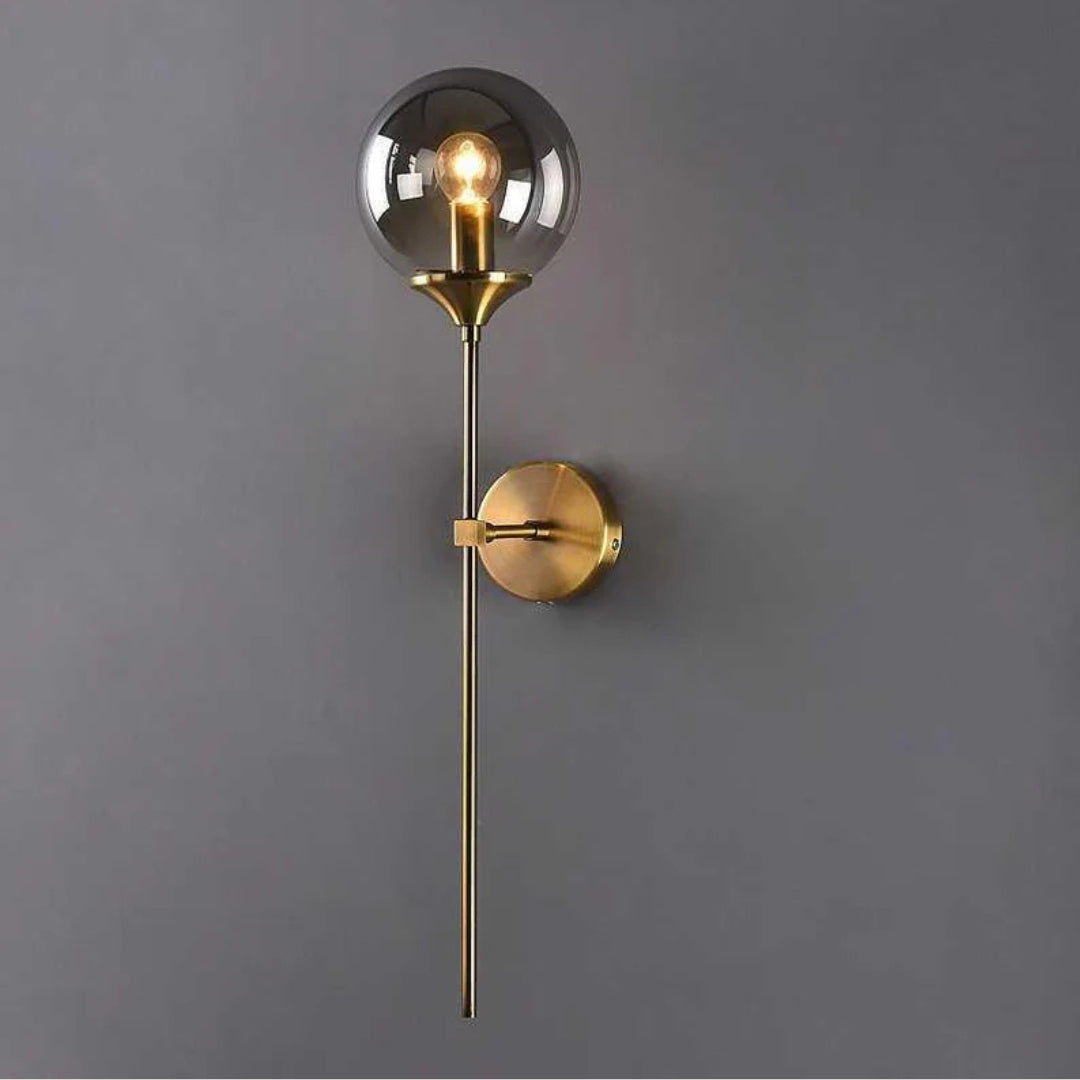 Lior | Elegante Verticale Wandlamp met Glazen Bol