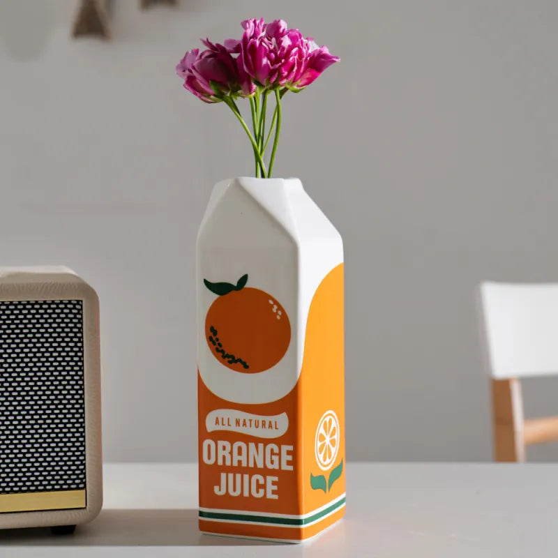 Arancia | Handgemaakte Keramische Vaas – Iconisch "Orange Juice" Design met Nostalgische Sfeer