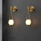 Gemma | Elegante Druppelvormige Wandlamp – Sculpturaal Design met Glazen Orb