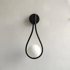 Gemma | Elegante Druppelvormige Wandlamp – Sculpturaal Design met Glazen Orb