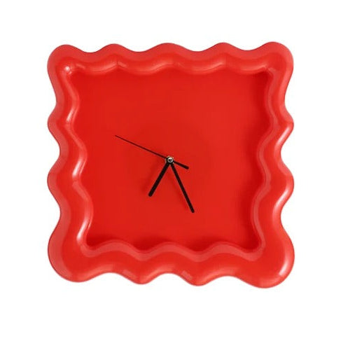 Balthazar | Moderne Golvende Wandklok – Minimalistisch 3D Design met Artistiek Frame