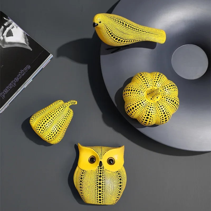 Mico | Artistieke Ornament Collectie – Handbeschilderde Sculpturen met Iconisch Stippendesign