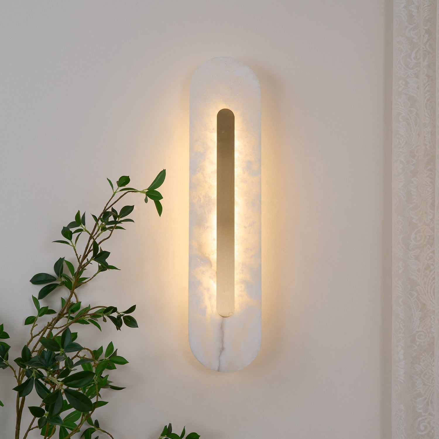Alabastro | Luxe Wandlamp van Albast & Messing – Modern Architectonisch Design met Geïntegreerde LED