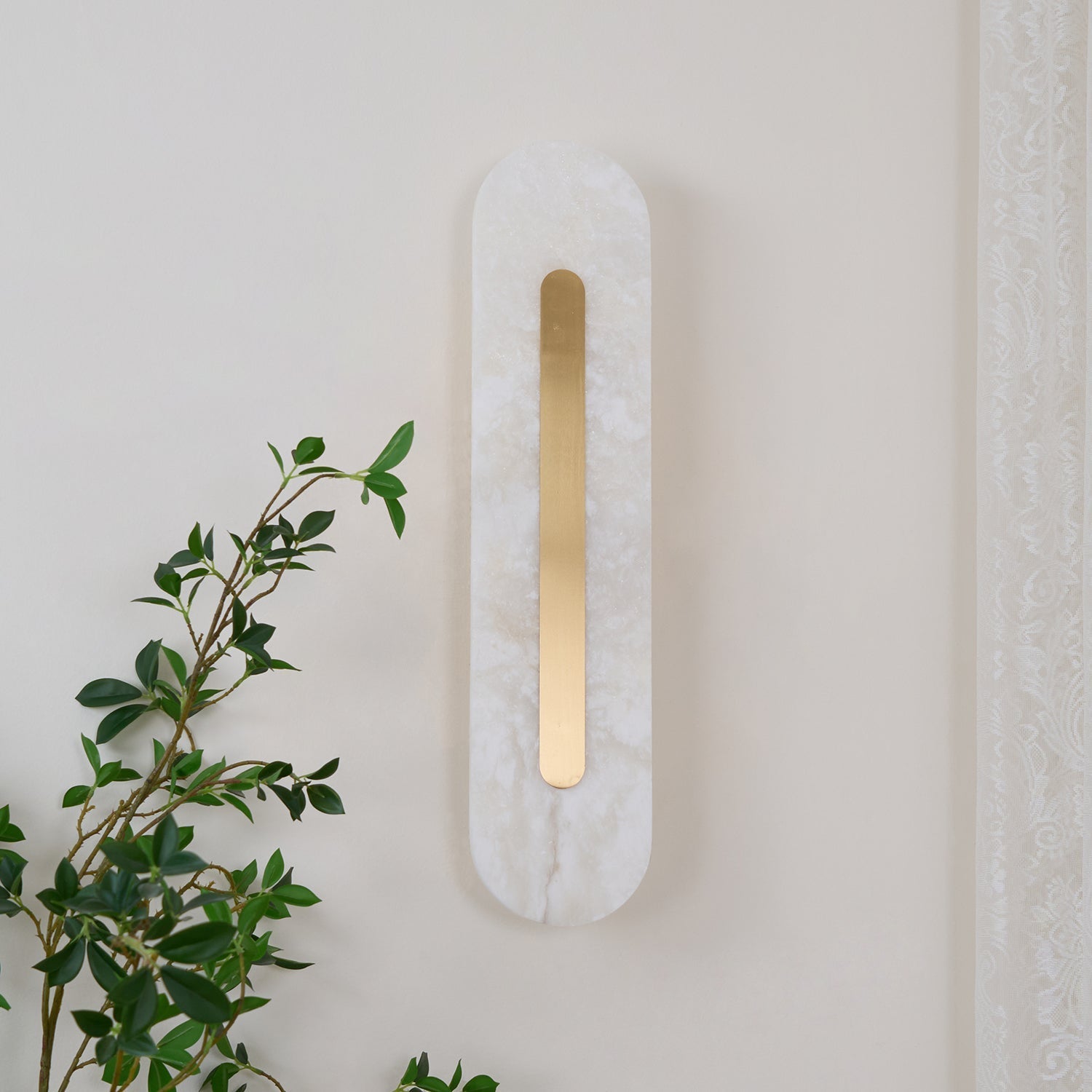 Alabastro | Luxe Wandlamp van Albast & Messing – Modern Architectonisch Design met Geïntegreerde LED
