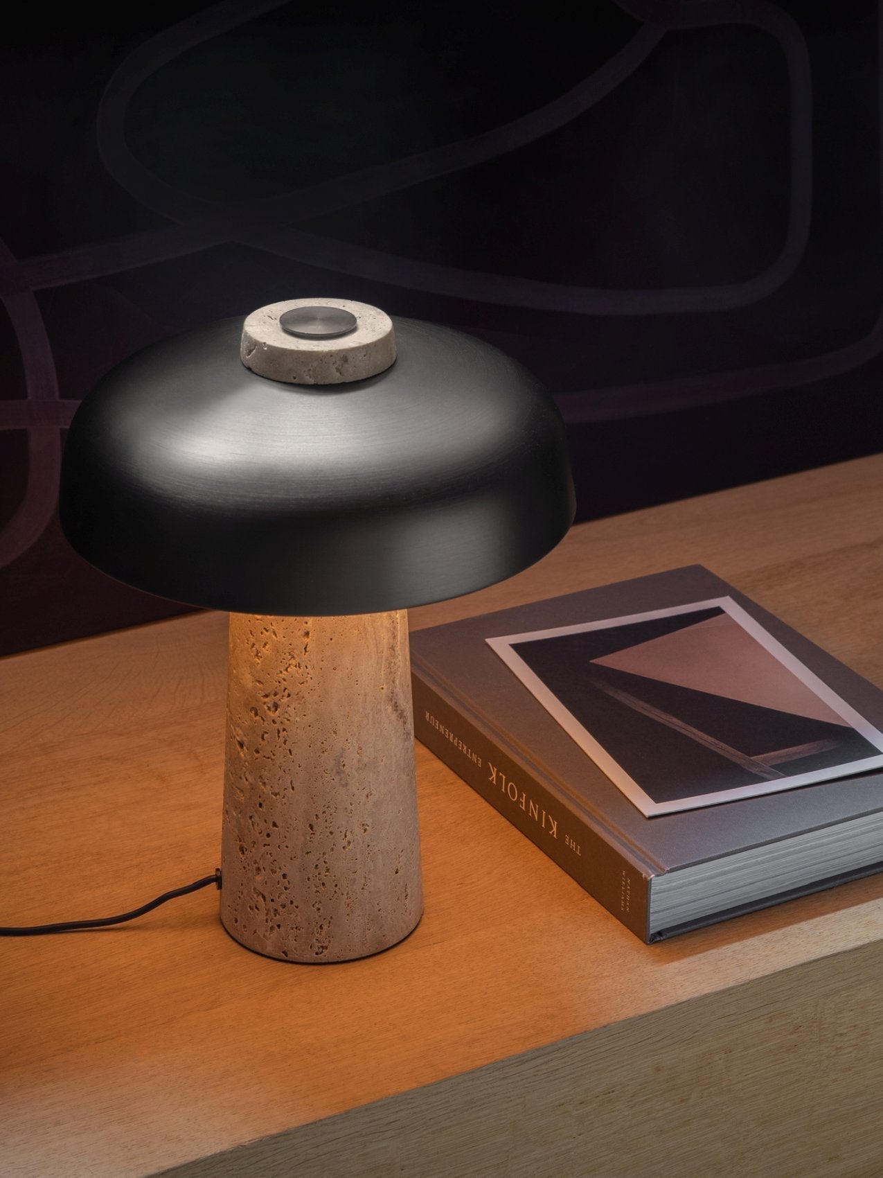 Tibur | Travertijn Tafellamp – Modern Organisch Design met Metalen Kap