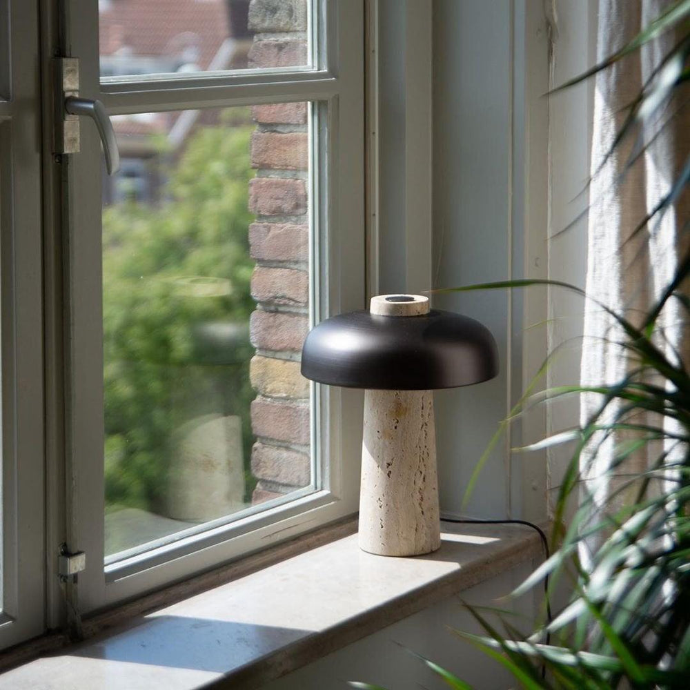 Tibur | Travertijn Tafellamp – Modern Organisch Design met Metalen Kap