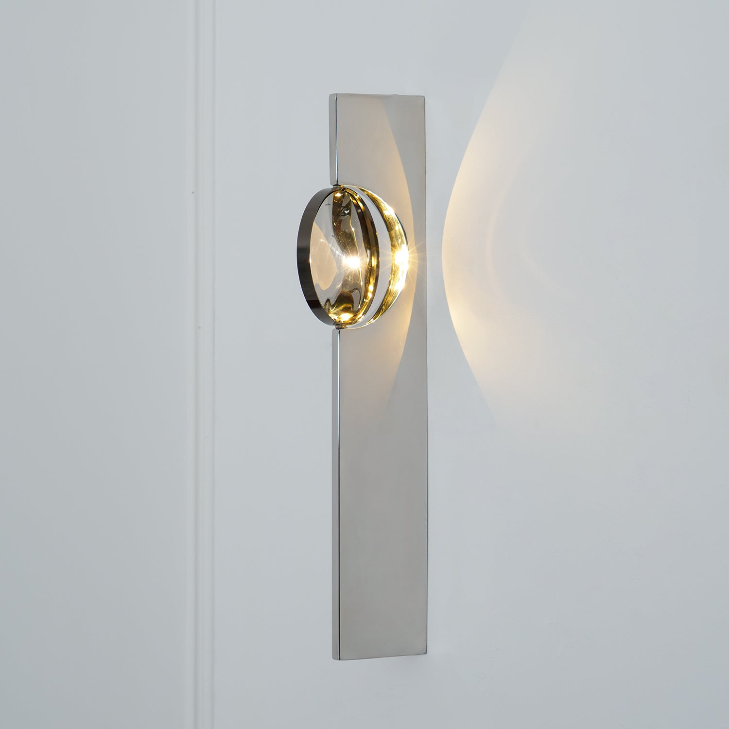 LED Wandlamp Projectie – Artistiek Lichteffect – Chroom | Umbra