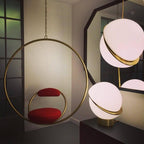 Liona | Moderne Bolvormige Hanglamp – Verfijnd Acryl met Messing Accenten & Verstelbare Kabel