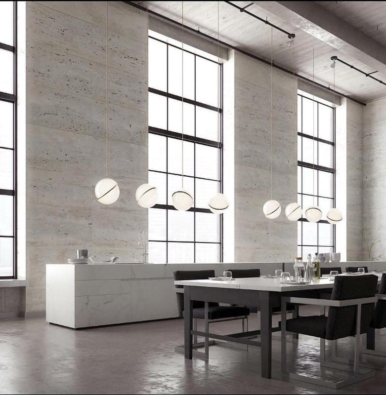 Liona | Moderne Bolvormige Hanglamp – Verfijnd Acryl met Messing Accenten & Verstelbare Kabel