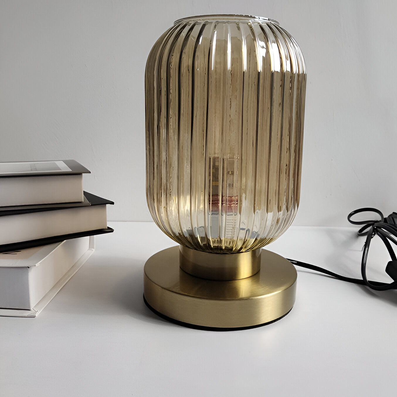 Rigato | Scandinavische Tafellamp met Geribbeld Glas – Minimalistisch Design – Goud & Glas