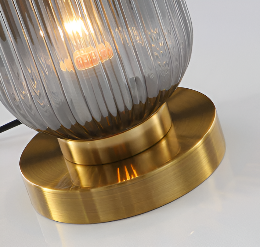 Rigato | Scandinavische Tafellamp met Geribbeld Glas – Minimalistisch Design – Goud & Glas