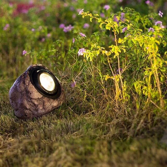 RocciaSolare | Solar Buitenlamp in Steenlook – Warmwit LED – IP65 Waterdicht – Draadloos