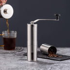Kvarn Steel | Handmatige Koffiemolen – RVS met Keramisch Maalwerk – Instelbare Maalgraad