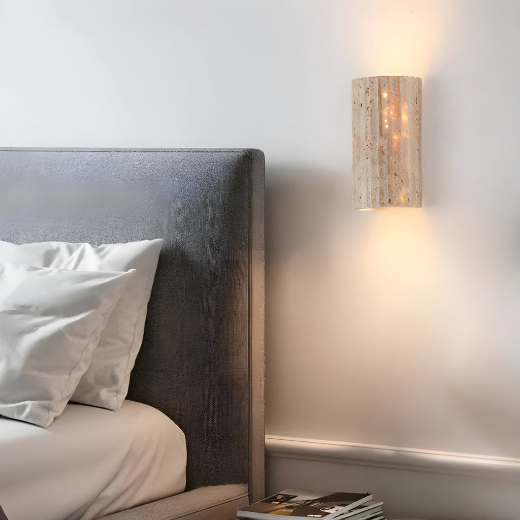 Travertin Wandlamp – Geribbelde Textuur – Warme LED | Lithos