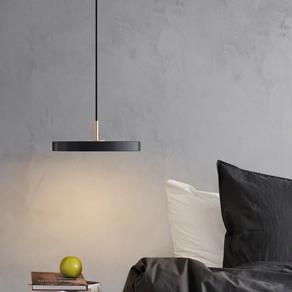 Sottile | Ultra-slanke Design Hanglamp – Minimalistisch Schijfontwerp van Aluminium & IJzer met Messing Accenten