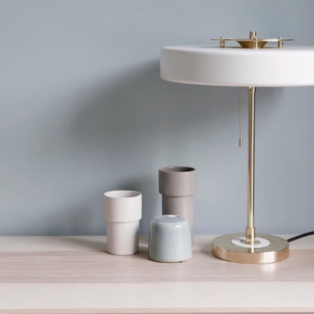 Mino | Luxe Retro Tafellamp – Modern Design met Gouden Basis & Klassiek Trekkoord