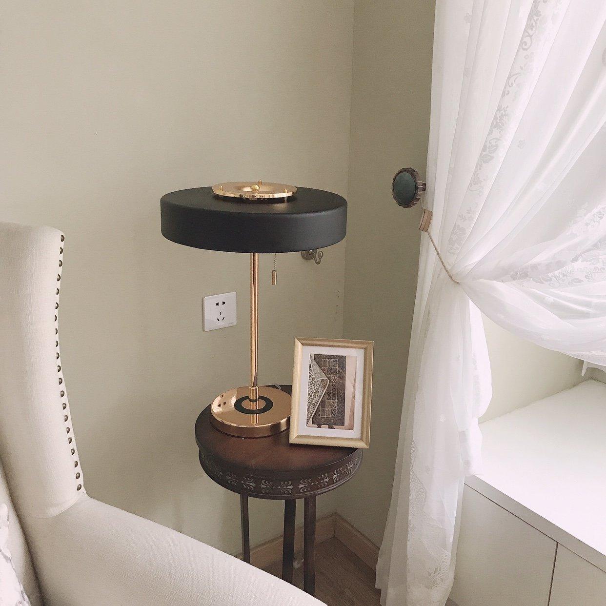 Mino | Luxe Retro Tafellamp – Modern Design met Gouden Basis & Klassiek Trekkoord