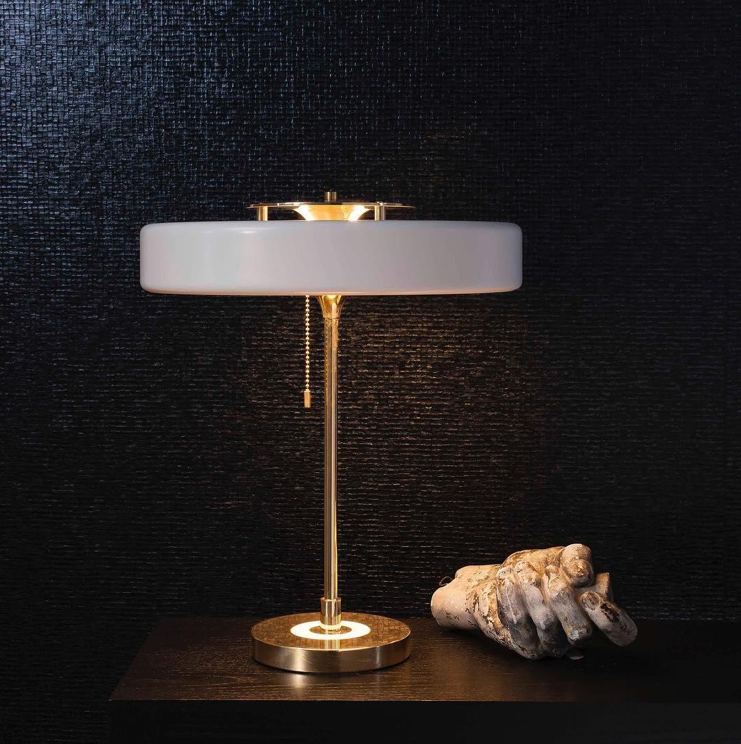 Mino | Luxe Retro Tafellamp – Modern Design met Gouden Basis & Klassiek Trekkoord