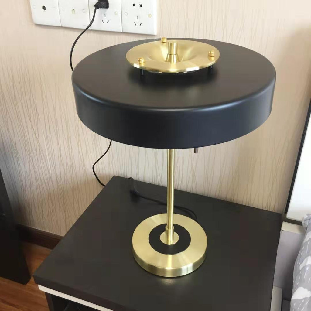 Mino | Luxe Retro Tafellamp – Modern Design met Gouden Basis & Klassiek Trekkoord