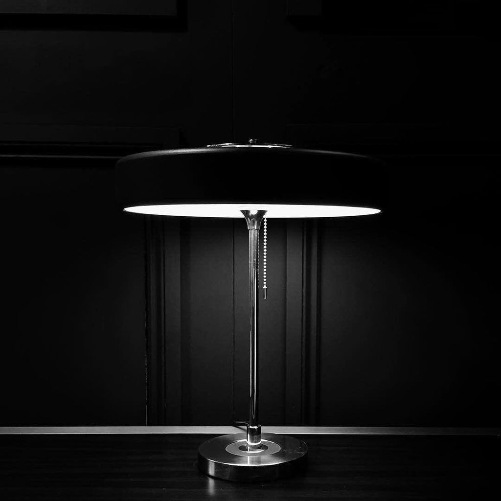 Mino | Luxe Retro Tafellamp – Modern Design met Gouden Basis & Klassiek Trekkoord