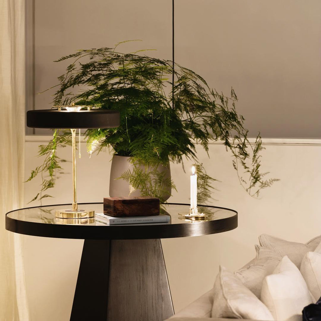 Mino | Luxe Retro Tafellamp – Modern Design met Gouden Basis & Klassiek Trekkoord