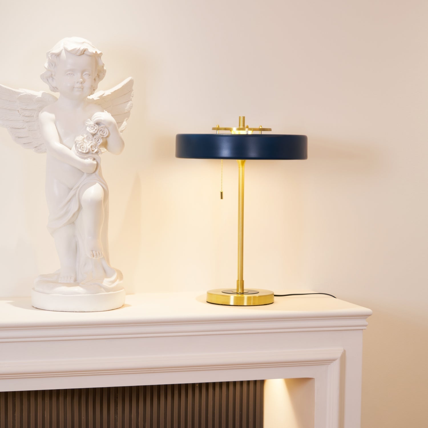 Mino | Luxe Retro Tafellamp – Modern Design met Gouden Basis & Klassiek Trekkoord