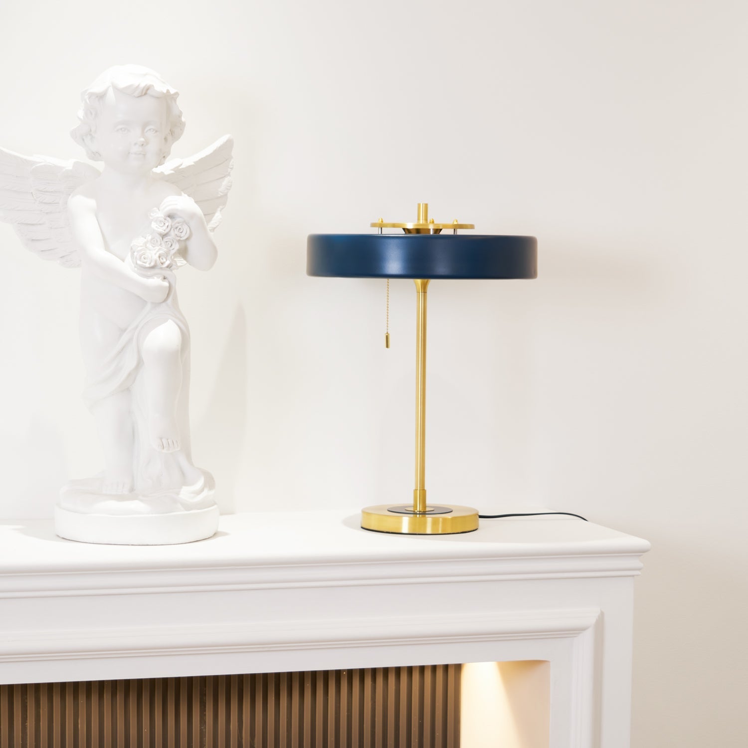 Mino | Luxe Retro Tafellamp – Modern Design met Gouden Basis & Klassiek Trekkoord