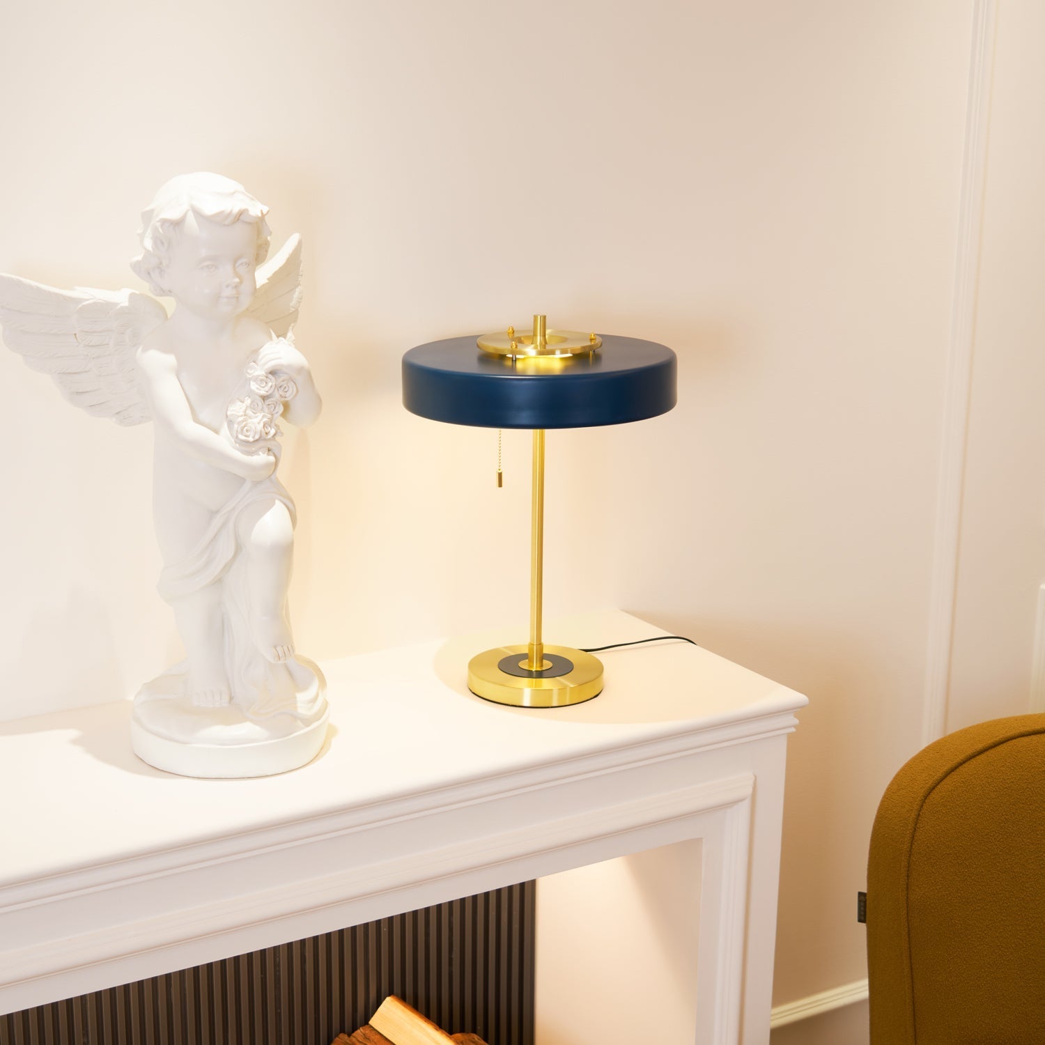 Mino | Luxe Retro Tafellamp – Modern Design met Gouden Basis & Klassiek Trekkoord