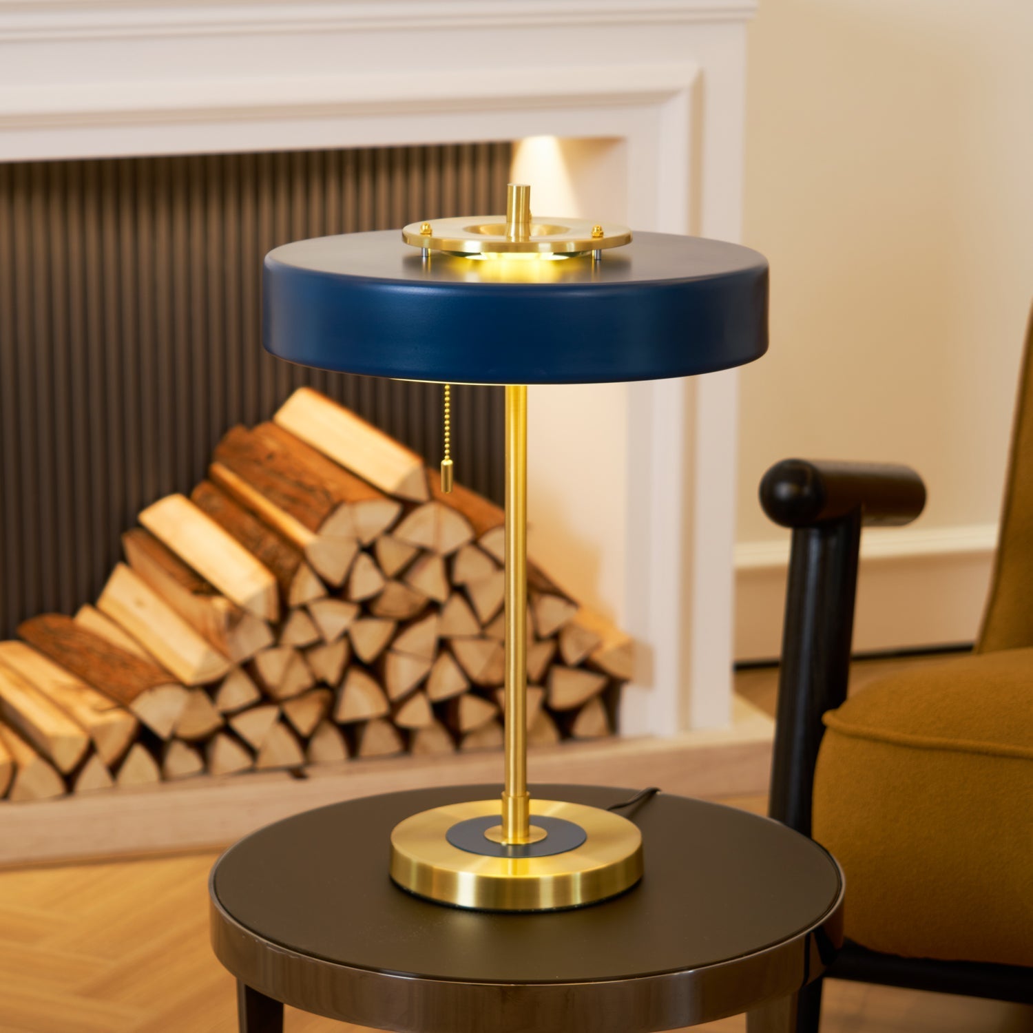 Mino | Luxe Retro Tafellamp – Modern Design met Gouden Basis & Klassiek Trekkoord