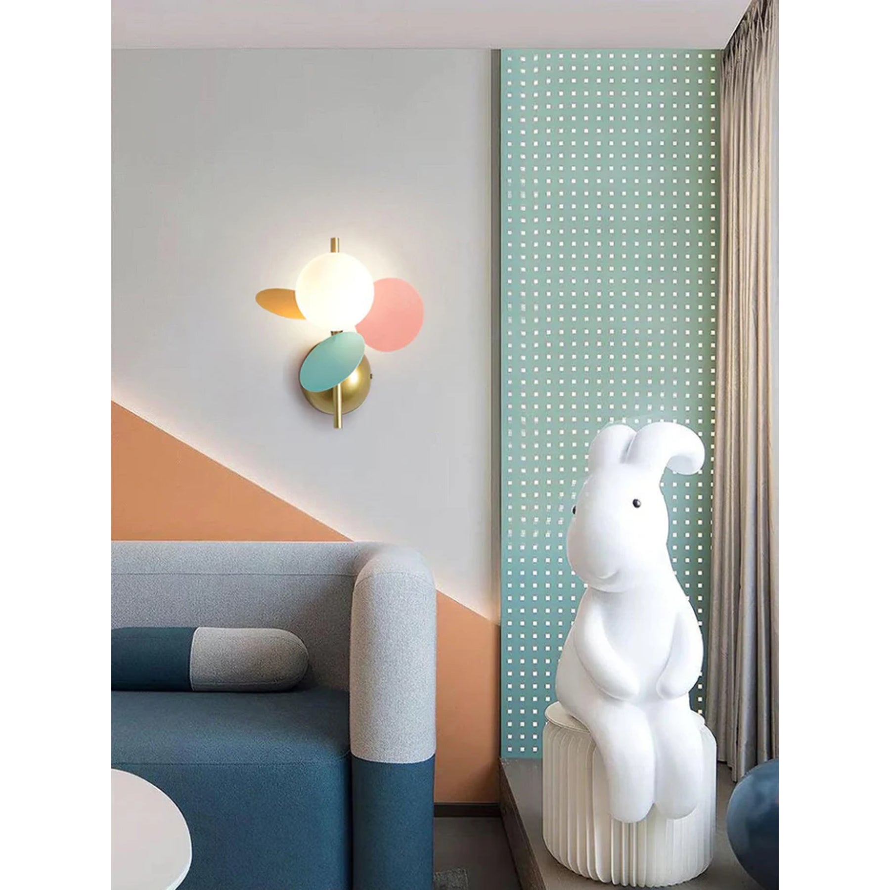 Fiorina | Artistieke Design Wandlamp – Abstract Bloemmotief met Pastelkleurige Schijven