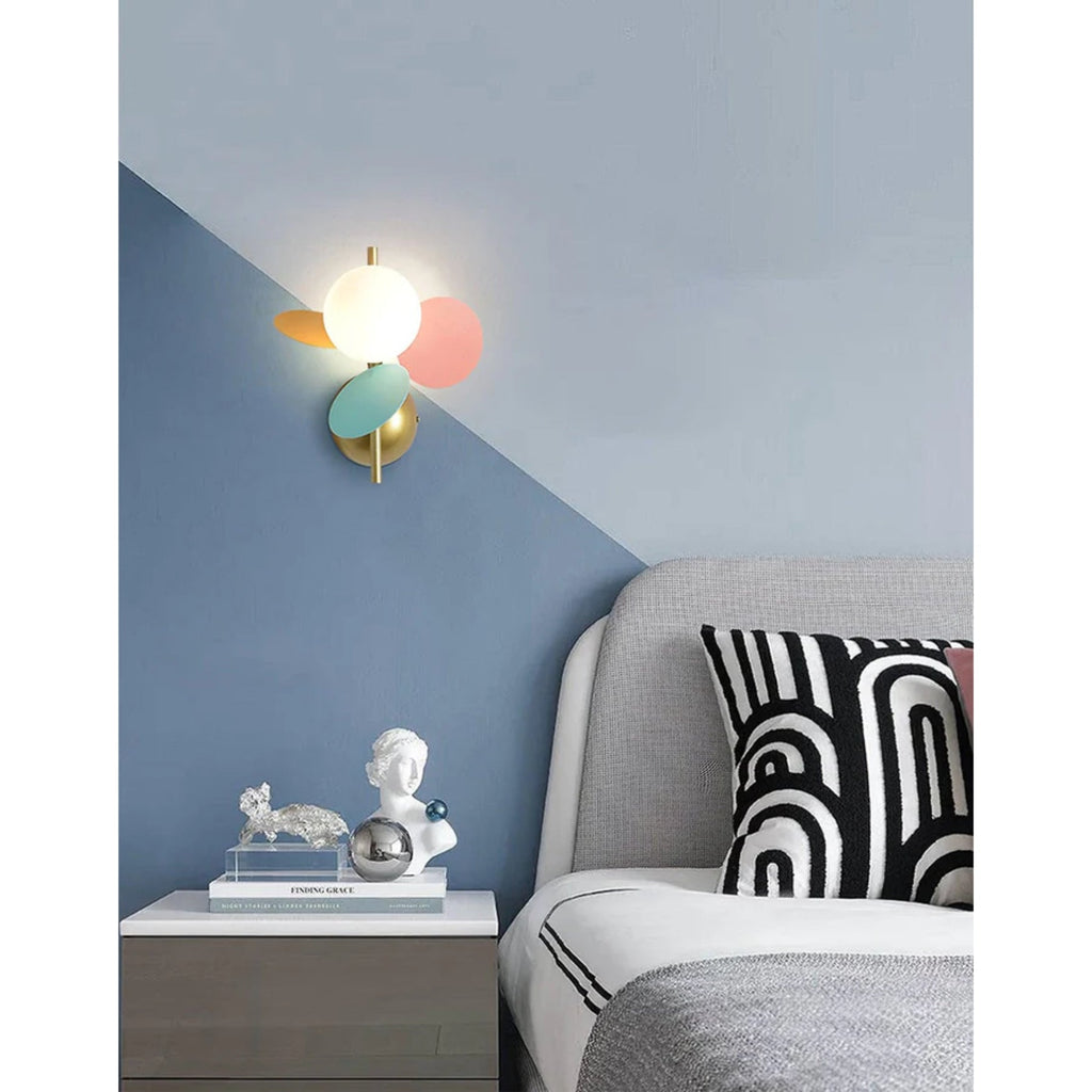 Fiorina | Artistieke Design Wandlamp – Abstract Bloemmotief met Pastelkleurige Schijven