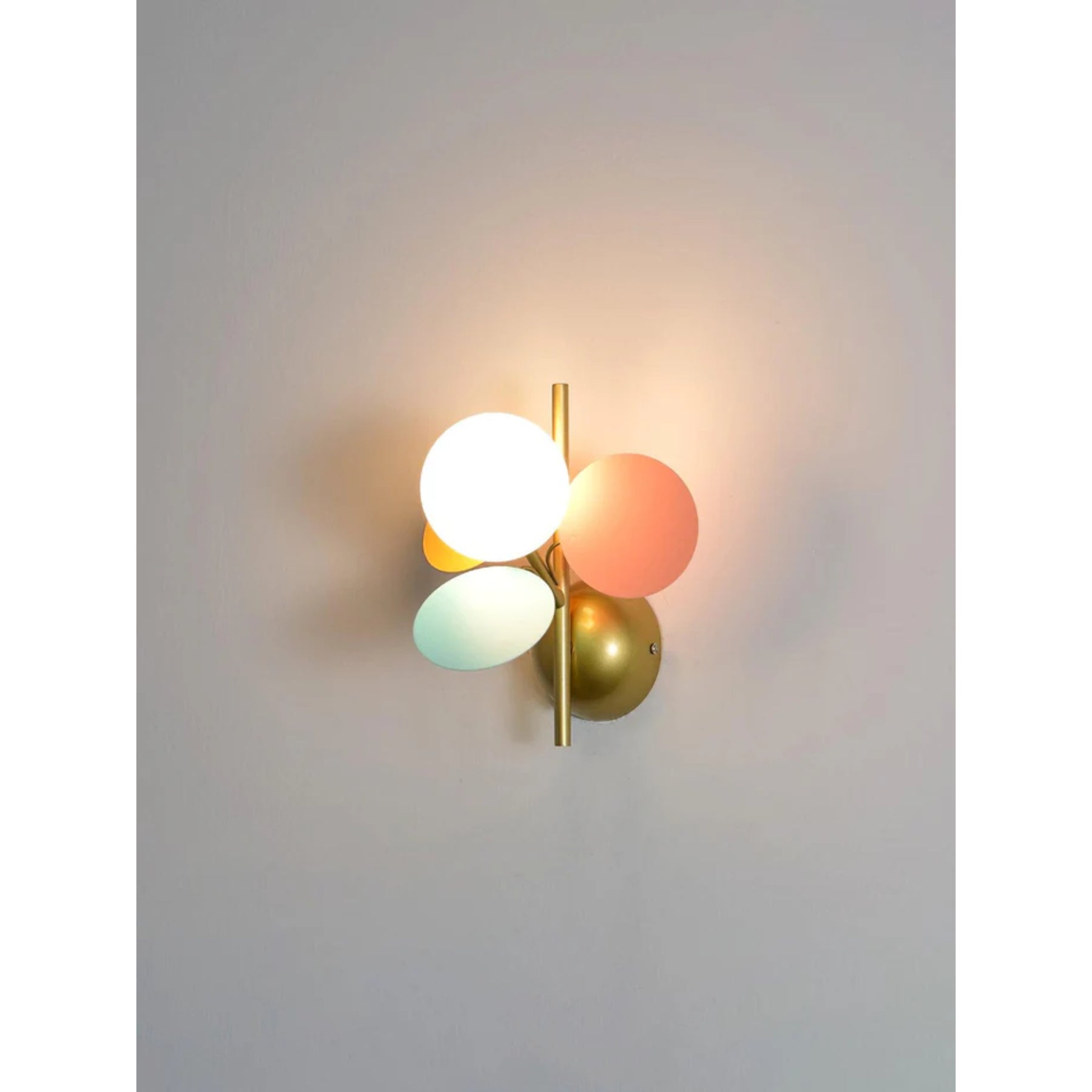 Fiorina | Artistieke Design Wandlamp – Abstract Bloemmotief met Pastelkleurige Schijven