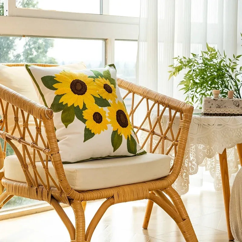 Girasole | Sierkussen met Zonnebloem Borduurwerk – Warm & Decoratief – 45x45 cm
