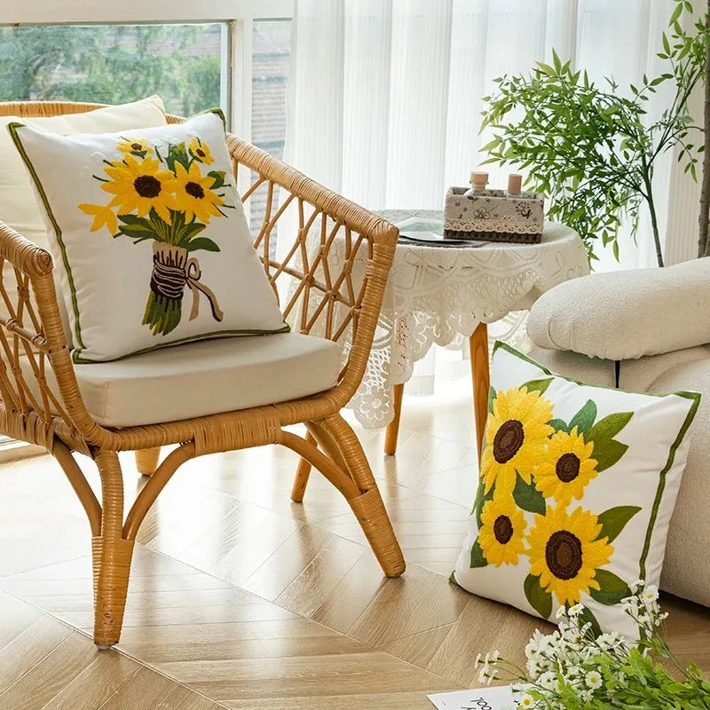 Girasole | Sierkussen met Zonnebloem Borduurwerk – Warm & Decoratief – 45x45 cm