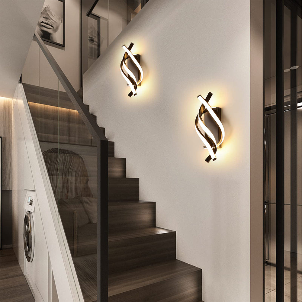 Spirola | Moderne Gedraaide Wandlamp – Sculpturaal Aluminium Design met Geïntegreerde LED