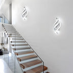 Spirola | Moderne Gedraaide Wandlamp – Sculpturaal Aluminium Design met Geïntegreerde LED