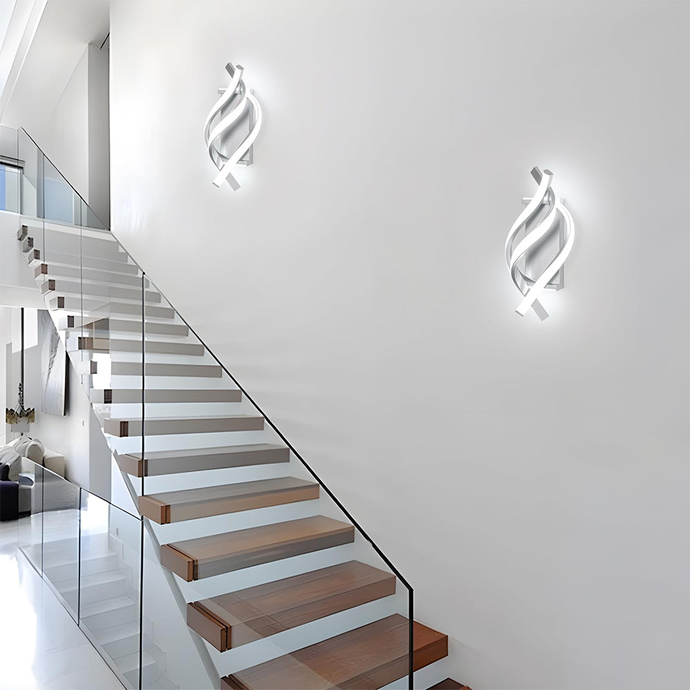 Spirola | Moderne Gedraaide Wandlamp – Sculpturaal Aluminium Design met Geïntegreerde LED
