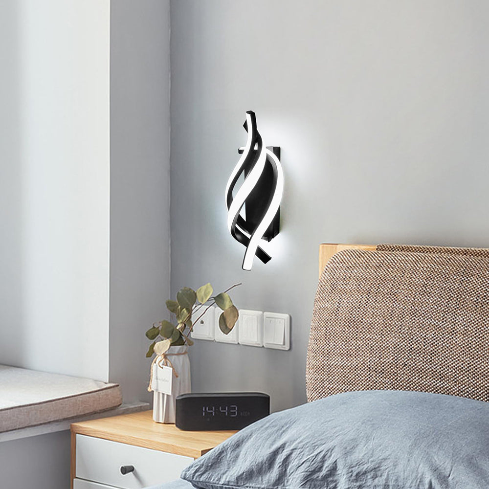 Spirola | Moderne Gedraaide Wandlamp – Sculpturaal Aluminium Design met Geïntegreerde LED
