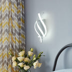 Spirola | Moderne Gedraaide Wandlamp – Sculpturaal Aluminium Design met Geïntegreerde LED