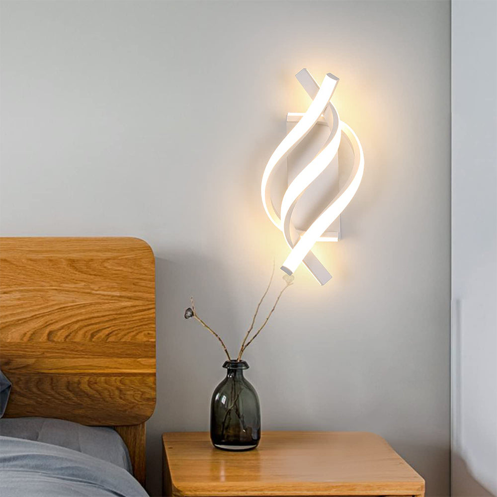 Spirola | Moderne Gedraaide Wandlamp – Sculpturaal Aluminium Design met Geïntegreerde LED