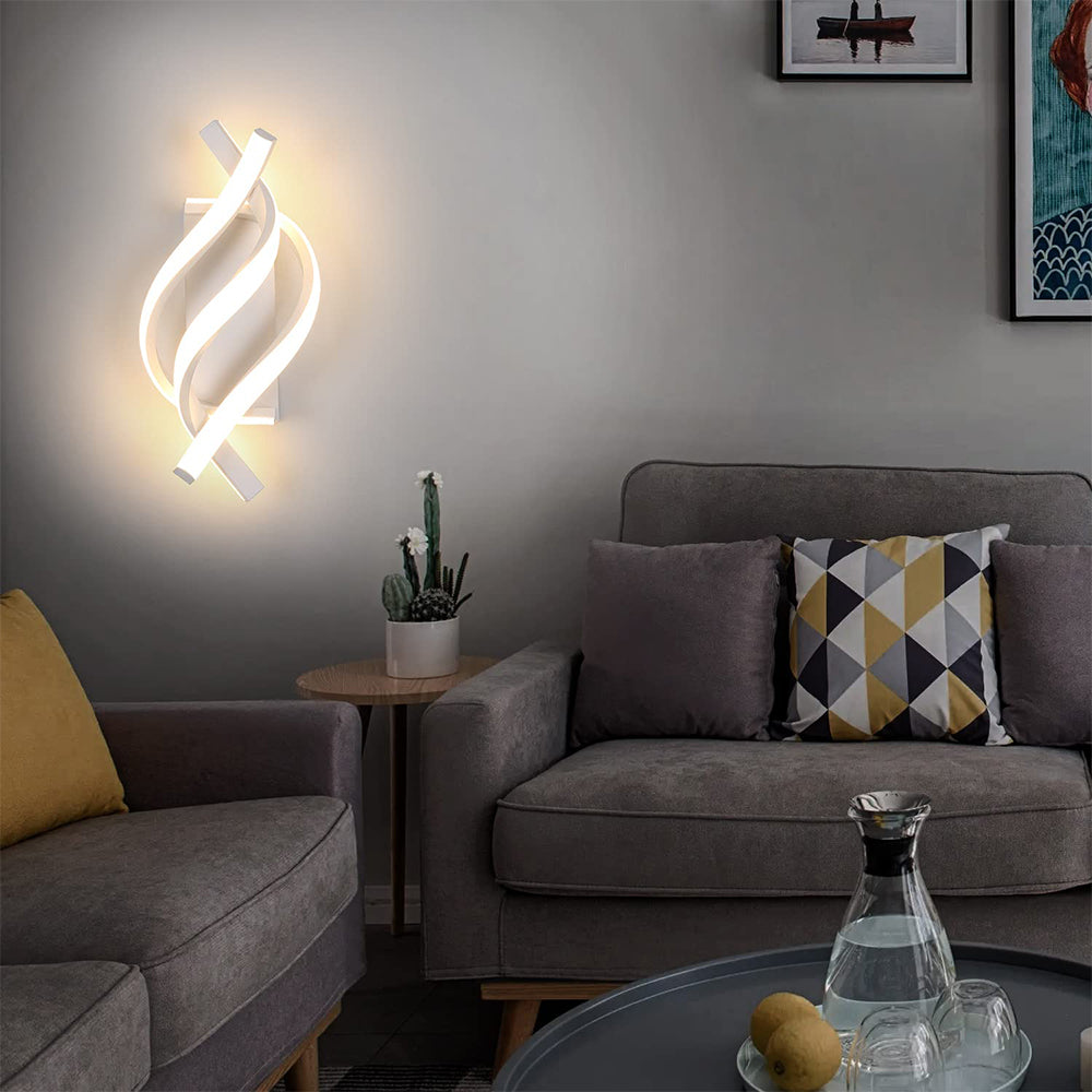 Spirola | Moderne Gedraaide Wandlamp – Sculpturaal Aluminium Design met Geïntegreerde LED