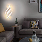 Spirola | Moderne Gedraaide Wandlamp – Sculpturaal Aluminium Design met Geïntegreerde LED